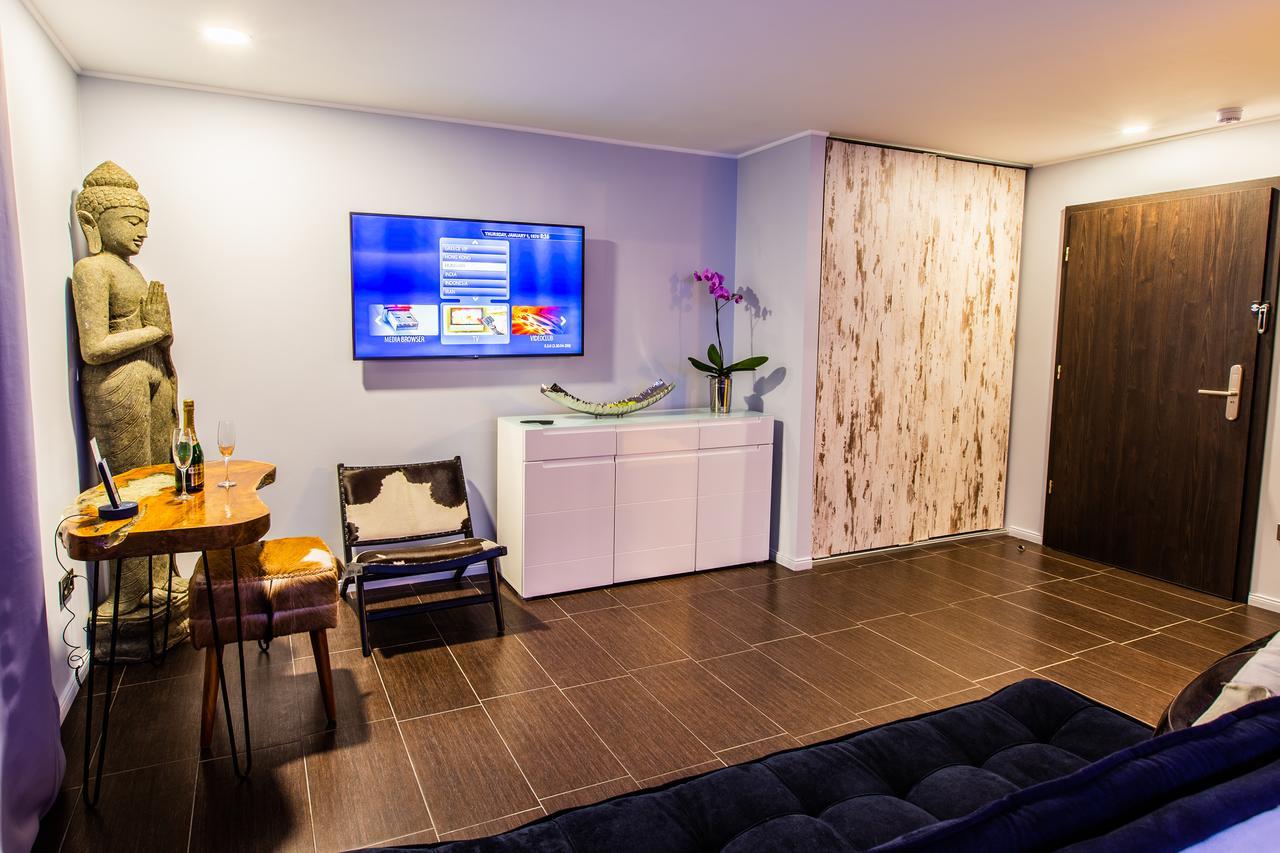 The One Apartments (Adults Only) Шиофок Экстерьер фото