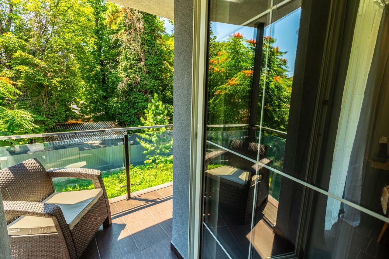 The One Apartments (Adults Only) Шиофок Экстерьер фото